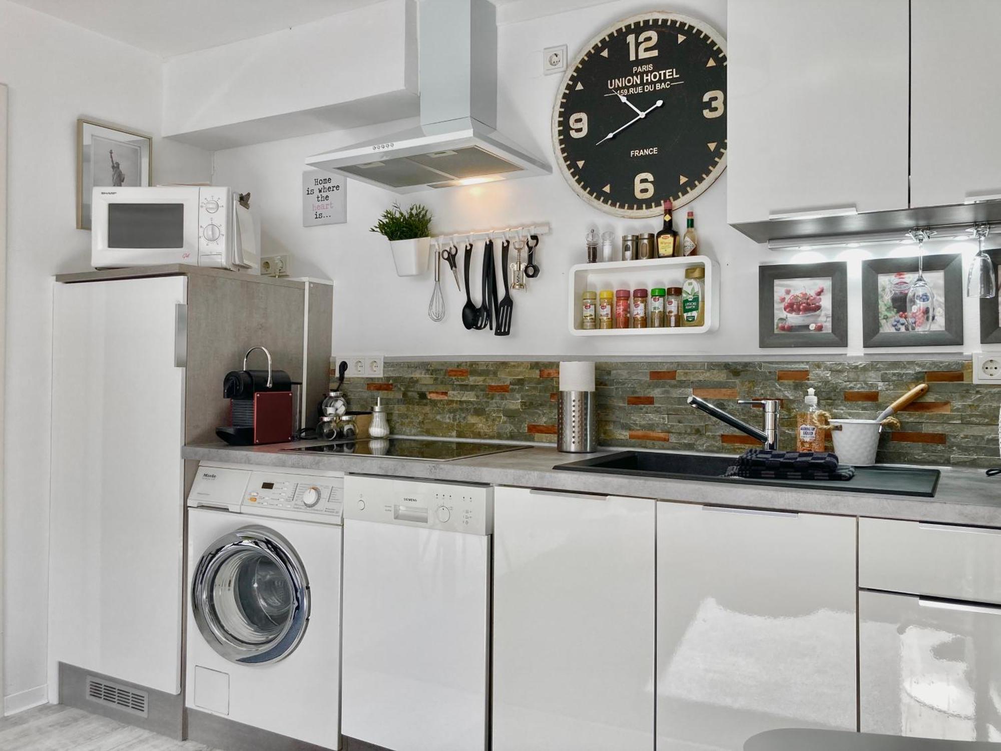 Living At Saarpartments - Adultsonly - Business & Holiday Homes With Kitchen For Long- And Short Term Stay, 3 Min To St Johanner Markt And Points Of Interest Saarbruecken Luaran gambar